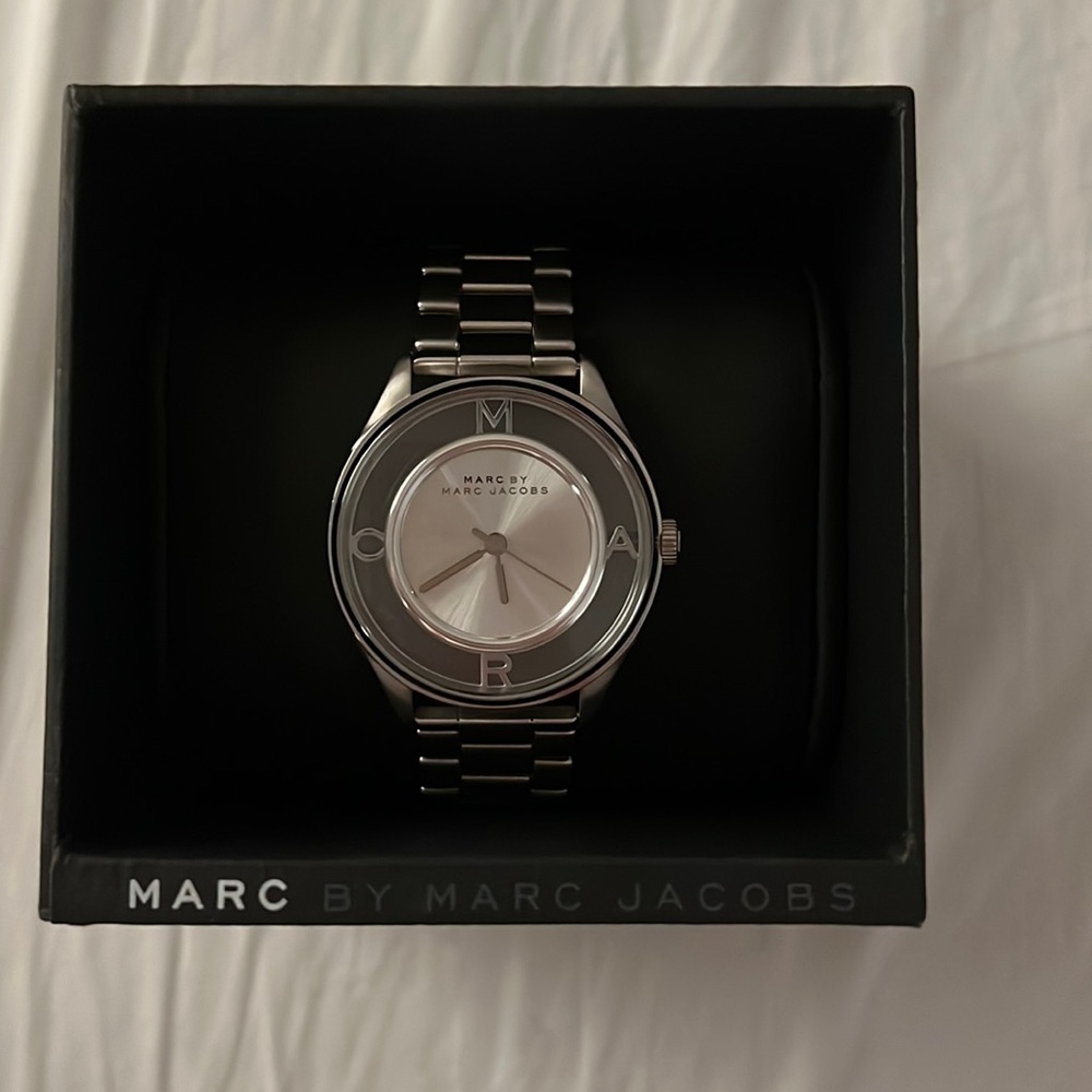 Marc Jacobs Women's Mandy Stainless Steel Watch Stainless Steel Strap, Silver